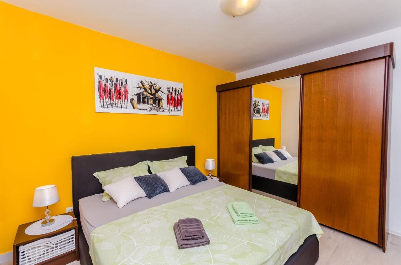 Apartment Piveta Трогир Екстериор снимка