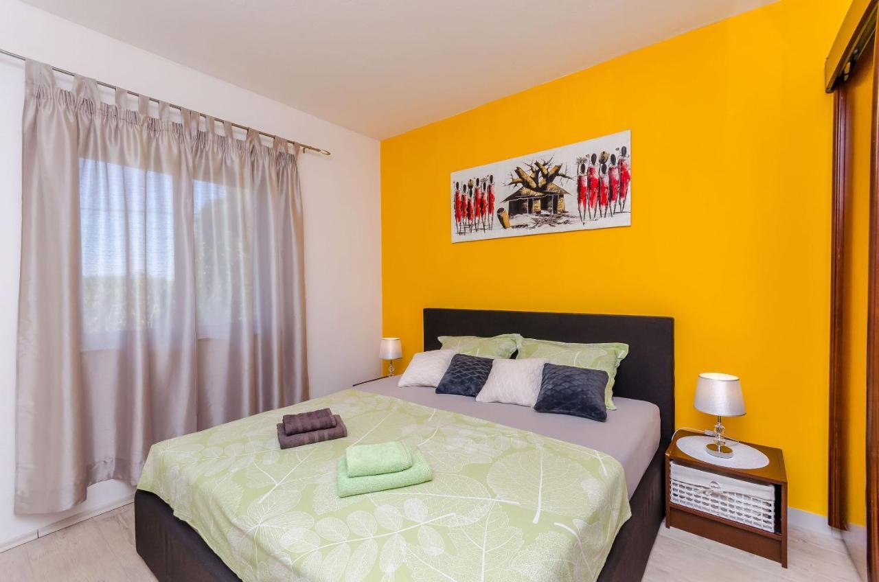 Apartment Piveta Трогир Екстериор снимка