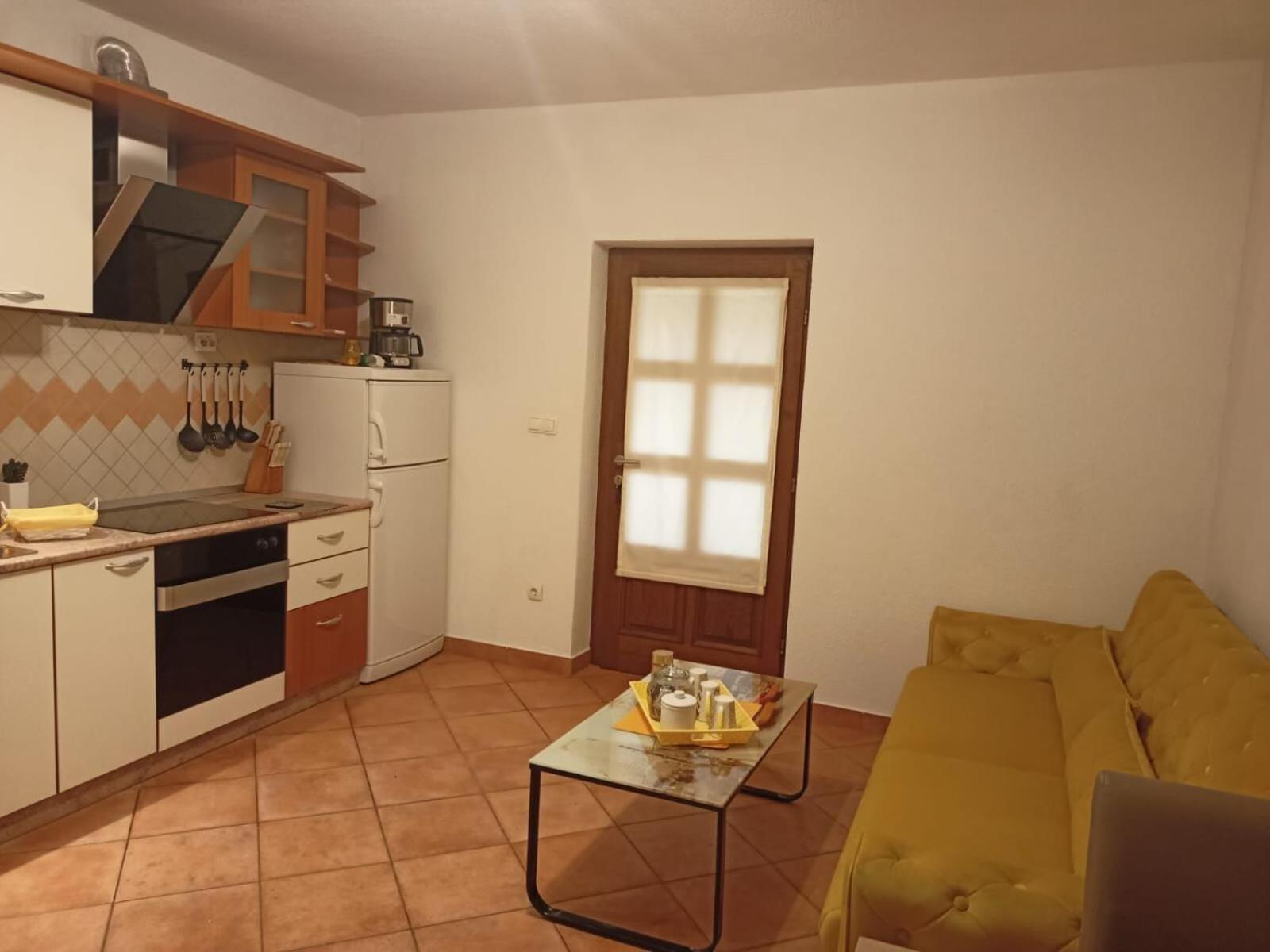 Apartment Piveta Трогир Екстериор снимка