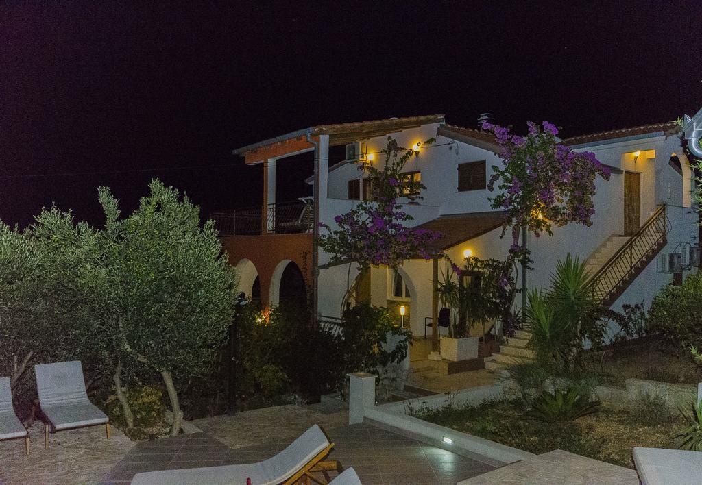Apartment Piveta Трогир Екстериор снимка