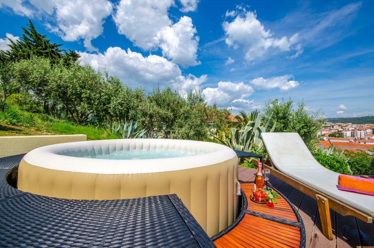 Apartment Piveta Трогир Екстериор снимка