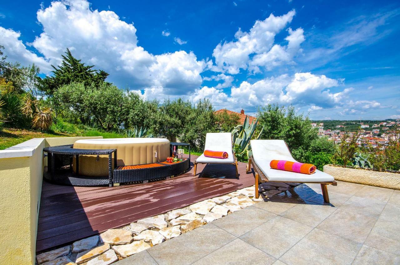 Apartment Piveta Трогир Екстериор снимка