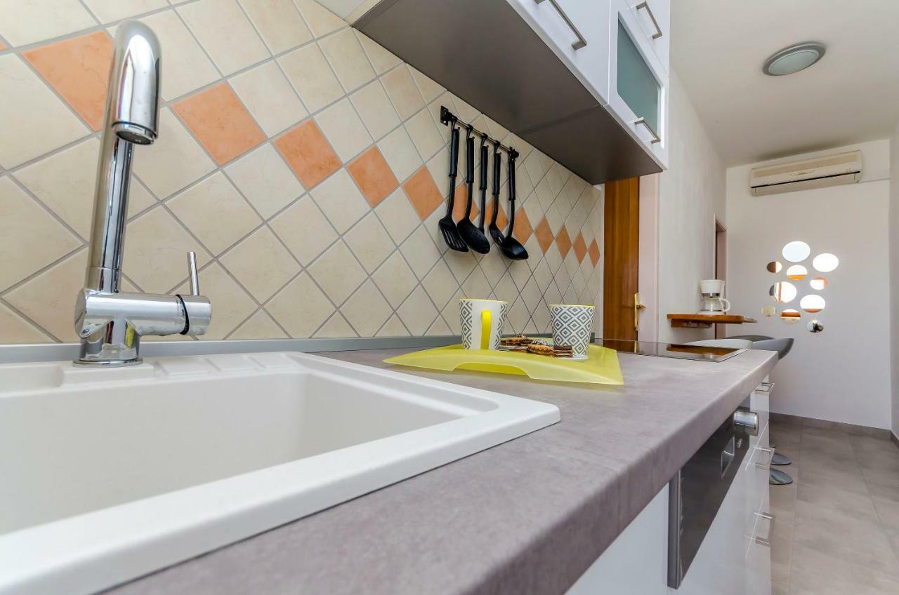 Apartment Piveta Трогир Екстериор снимка