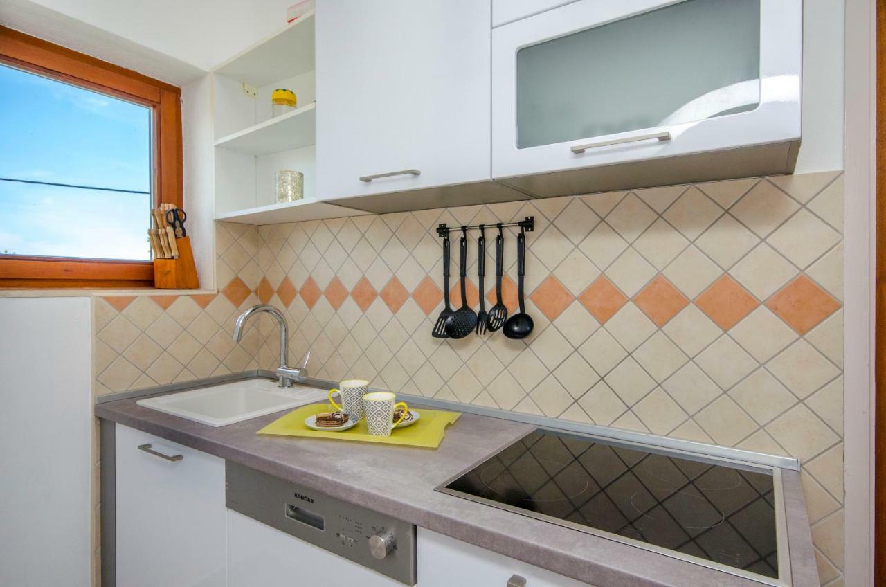 Apartment Piveta Трогир Екстериор снимка