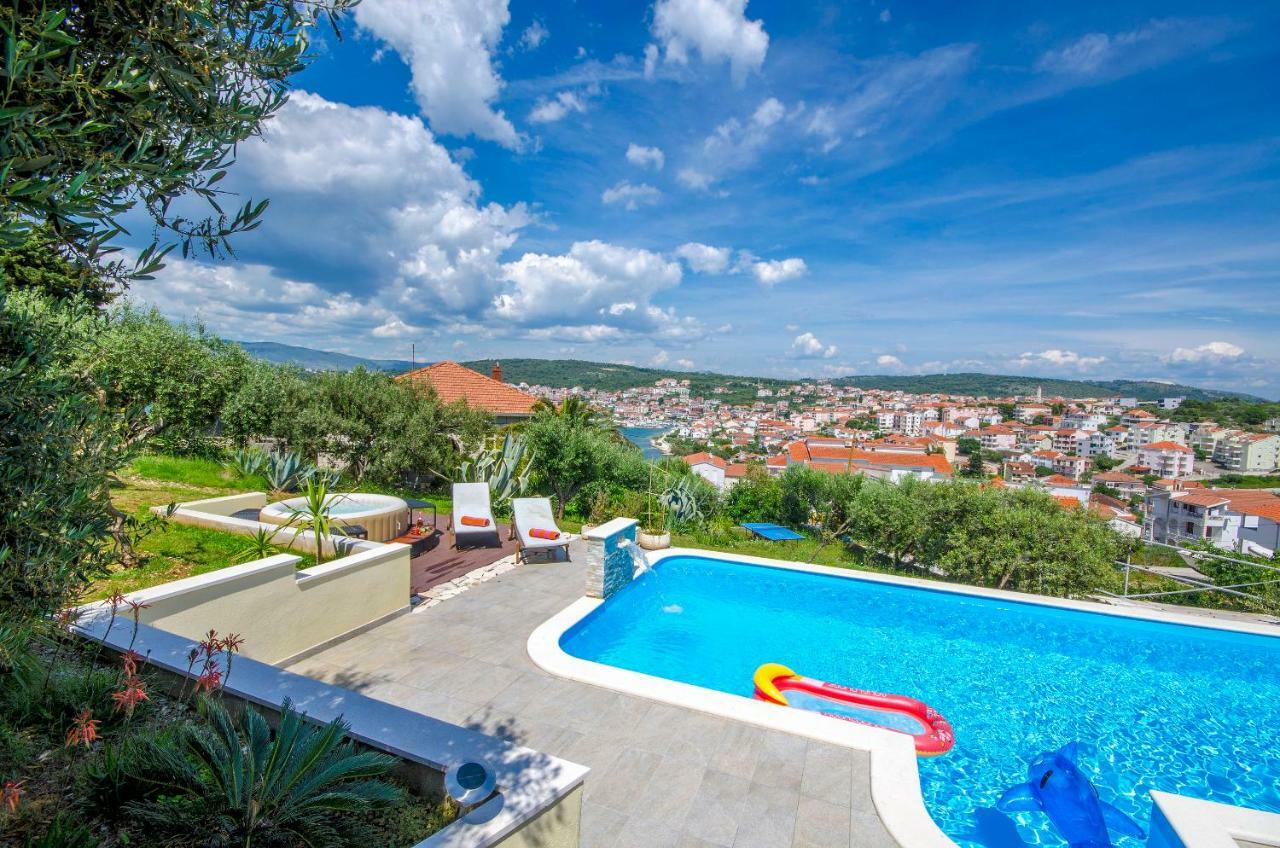 Apartment Piveta Трогир Екстериор снимка